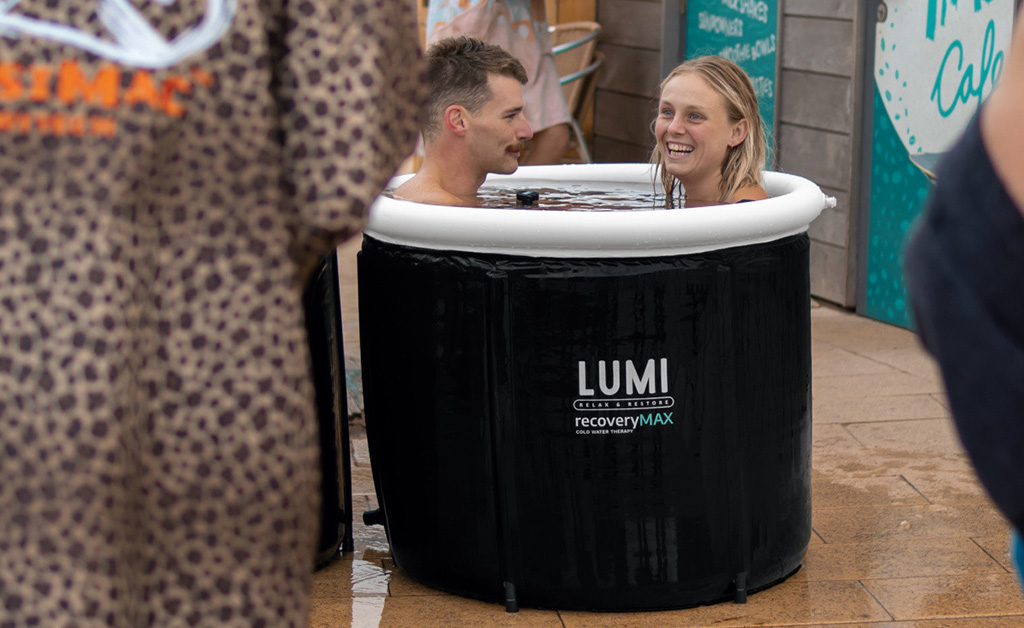 fitshop-ice-bath-couple-sharing-lumi-pod-1024-628 The Power of Ice Baths for Recovery and Wellness