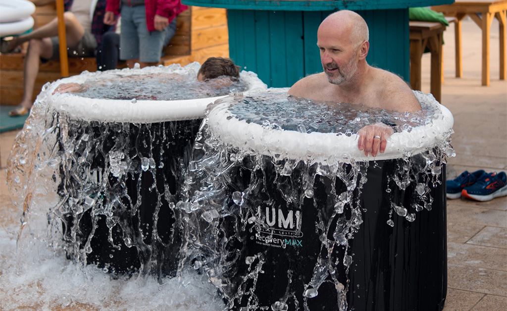 fitshop-ice-bath-splashing-water-lumi-pods-1024-628 The Power of Ice Baths for Recovery and Wellness